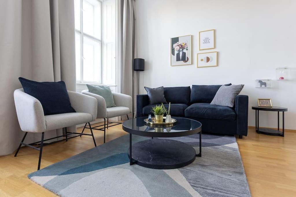 Franz 24 - Typical Viennese Apartment In The Heart Of Vienna Exterior photo